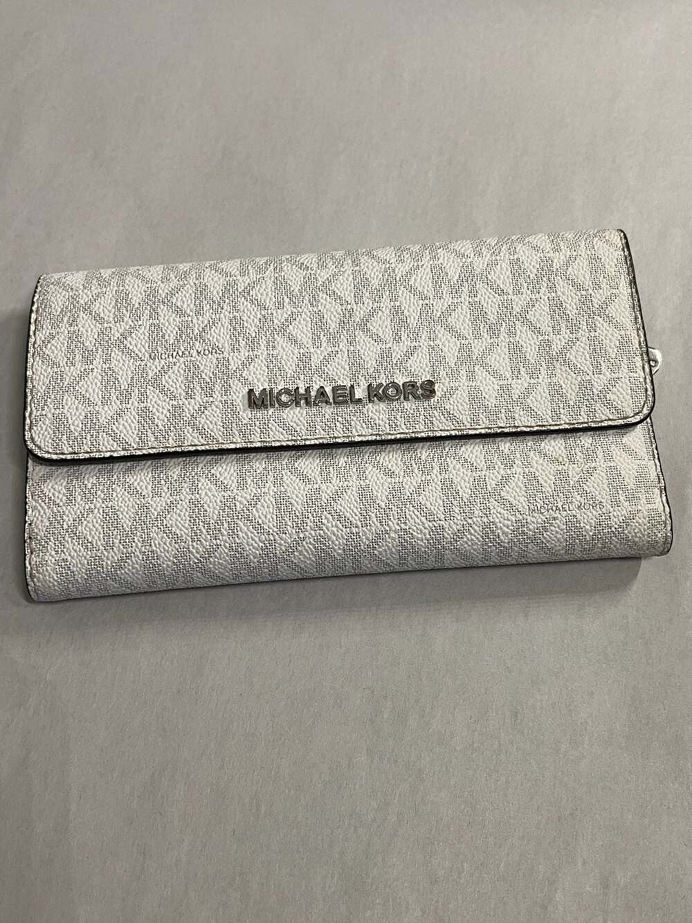 Michael Kors Jet Set Travel Large Trifold Wallet in Bright White Signature Logo
